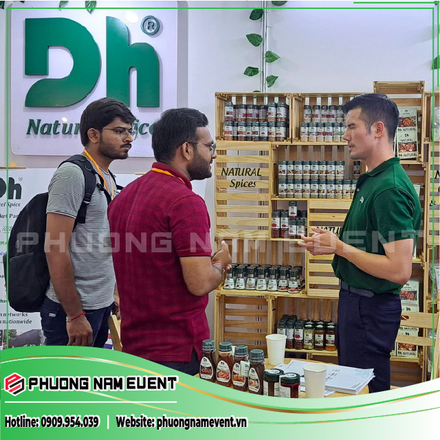 Tương tác, trao đổi trực tiếp với khách hàng về sản phẩm Tương tác, trao đổi trực tiếp với khách hàng về sản phẩm