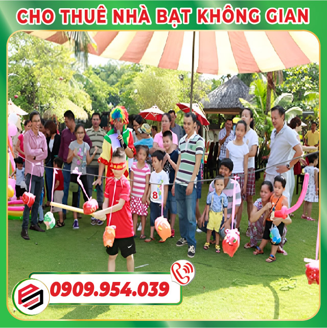 Folk Game: Blindfolded Pig Smashing