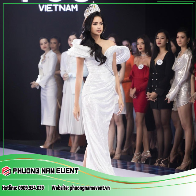 Catwalk Display of Miss Universe Vietnam 2022 Ngoc Chau Catwalk Display of Miss Universe Vietnam 2022 Ngoc Chau