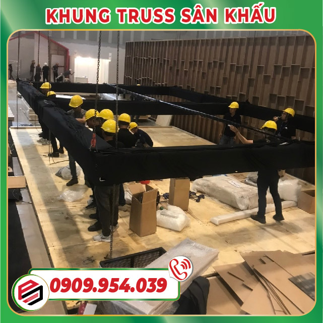 Truss sân khấu lắp thẩm mỹ trong hội trường Truss sân khấu lắp thẩm mỹ trong hội trường