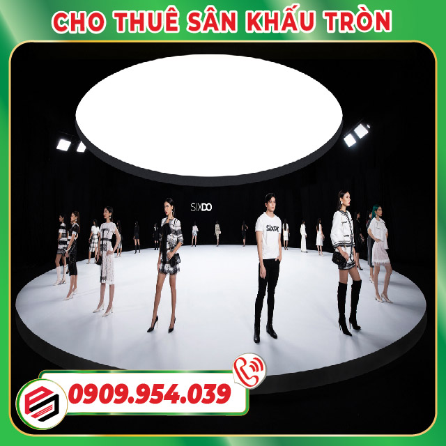 Sấn khấu tròn trong trình diễn thời trang
