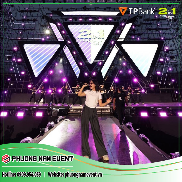 Phương Mỹ Chi Tập Dợt Trước Khi Trình Diễn Phương Mỹ Chi Tập Dợt Trước Khi Trình Diễn