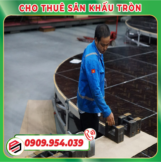 KTV Phương Nam Event đang kiểm tra sân khấu trước khi bàn giao