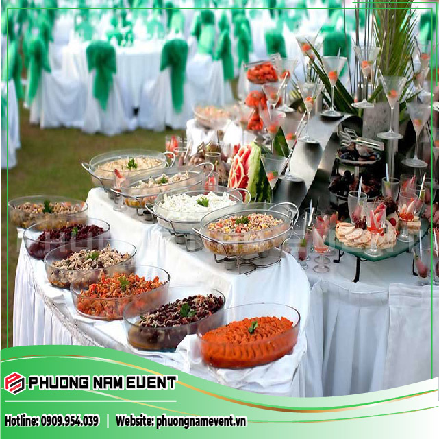 把盘子装饰得漂亮