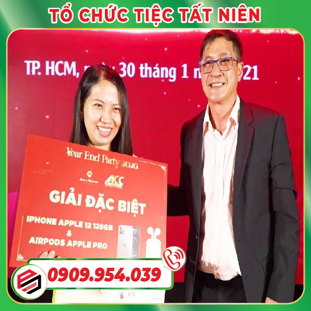Tặng Quà, Khen Ngợi Nhân Viên Có Thành Tích Xuất Sắc