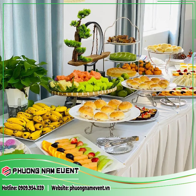 Trang Trí Khu Vực Đãi Tiệc Trang Trí Khu Vực Đãi Tiệc