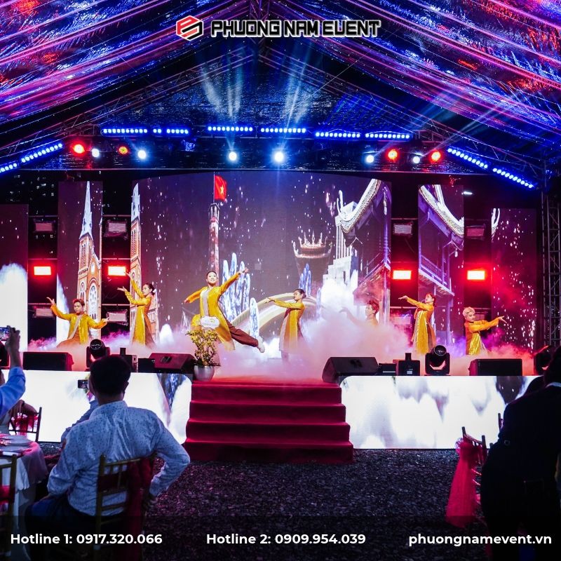 Sân khấu tiệc tất niên Phương Nam Event thi công