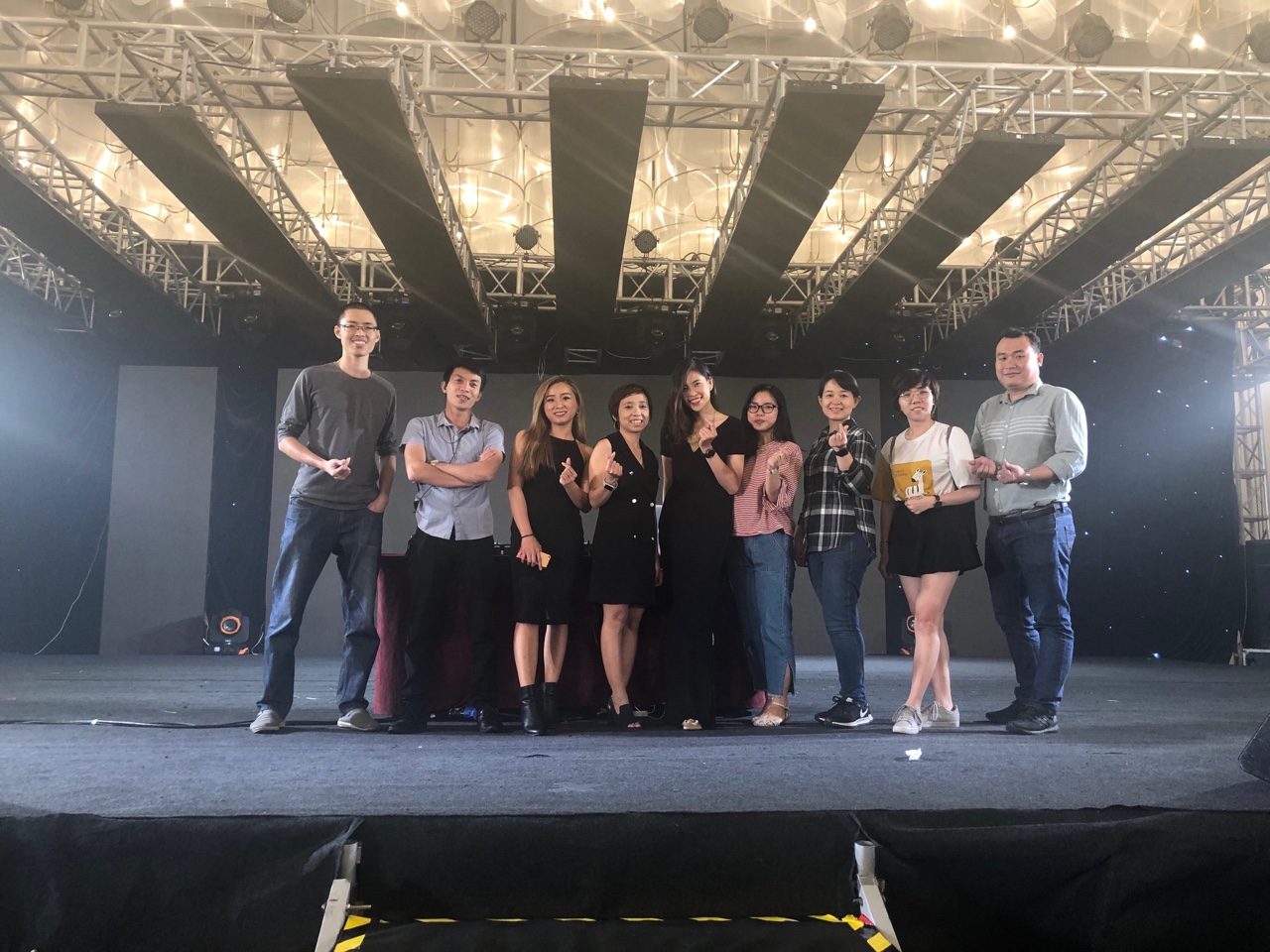 Màn hình LED treo ngược Màn hình LED treo ngược