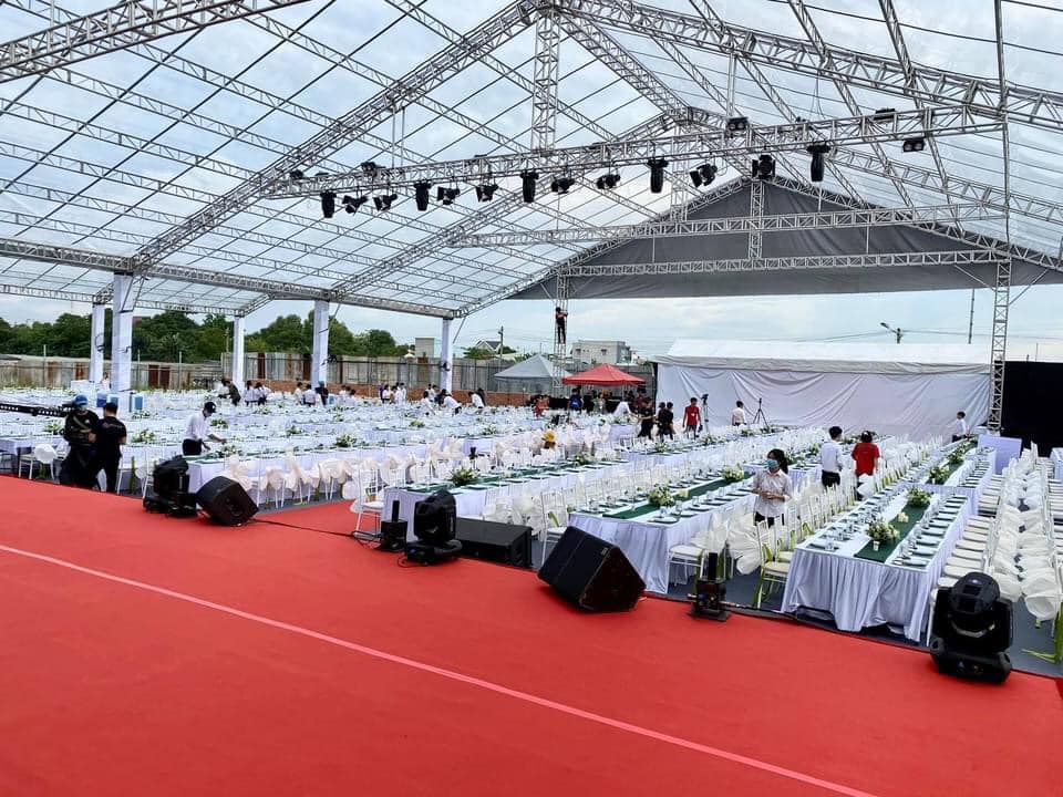 Nhà bạt không gian được căng bạt với màu sắc theo yêu cầu