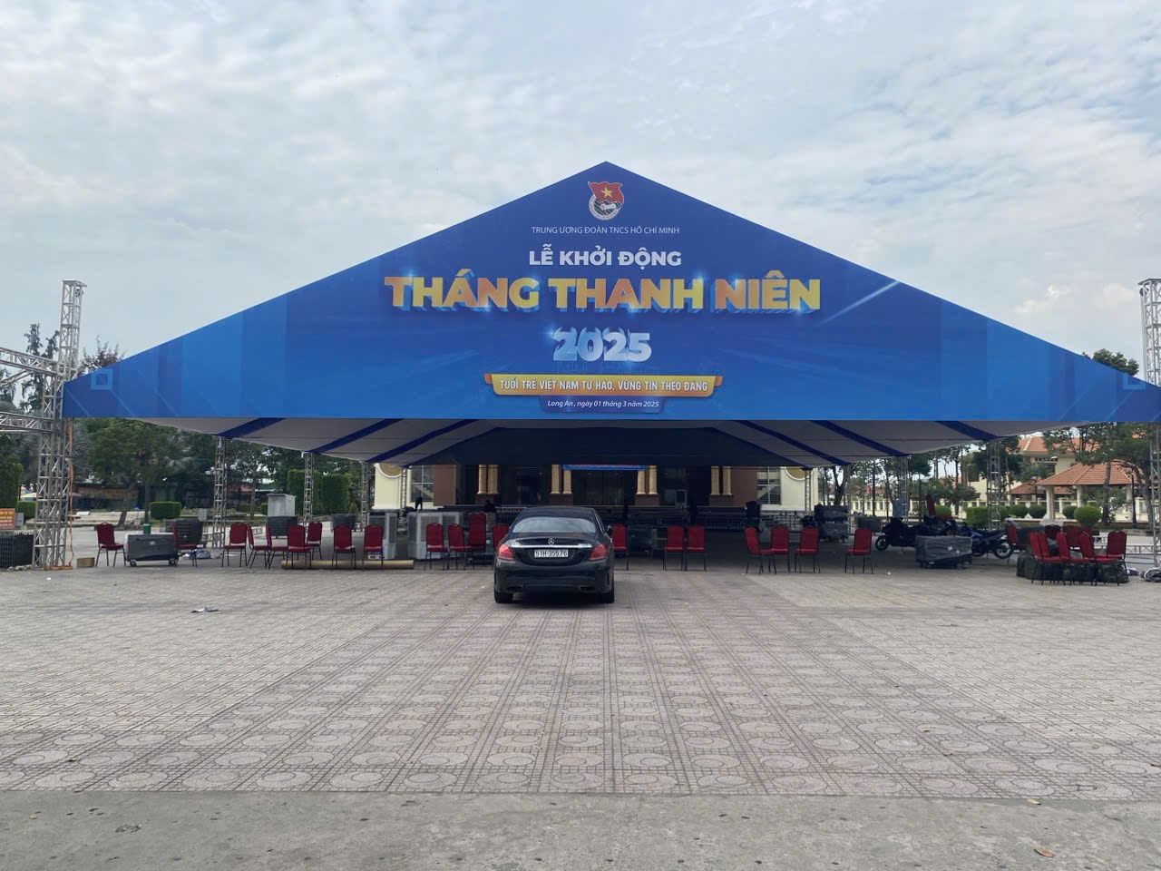 Nhà bạt không gian Lễ Khởi Động Tháng Thanh Niên