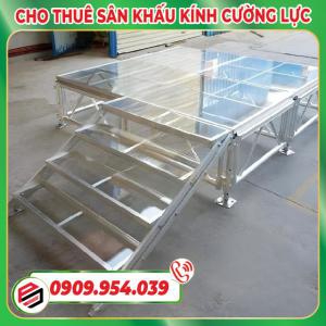 Cho thuê sân khấu kính cường lực và mica trong suốt