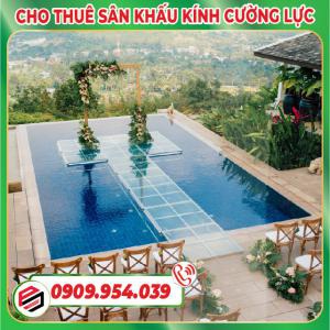 Cho thuê sân khấu kính cường lực và mica trong suốt